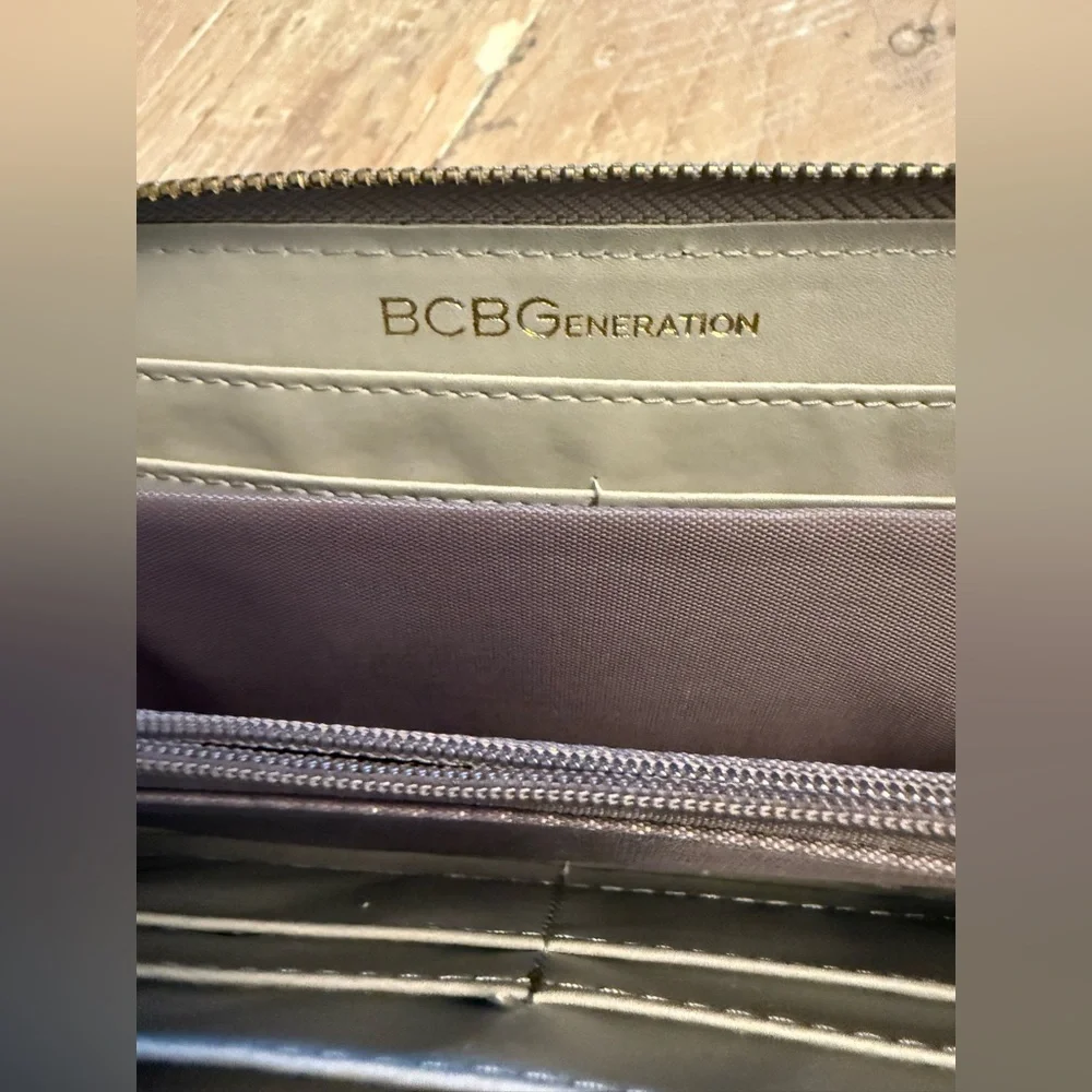 BCBGeneration Women’s Wallet in Glossy Gray
